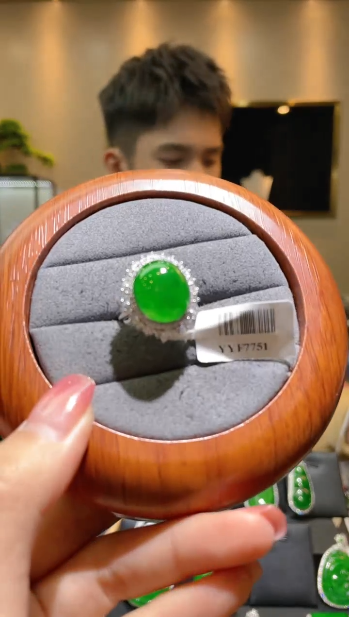 【闪购商品】翡翠戒指18K金镶嵌A69