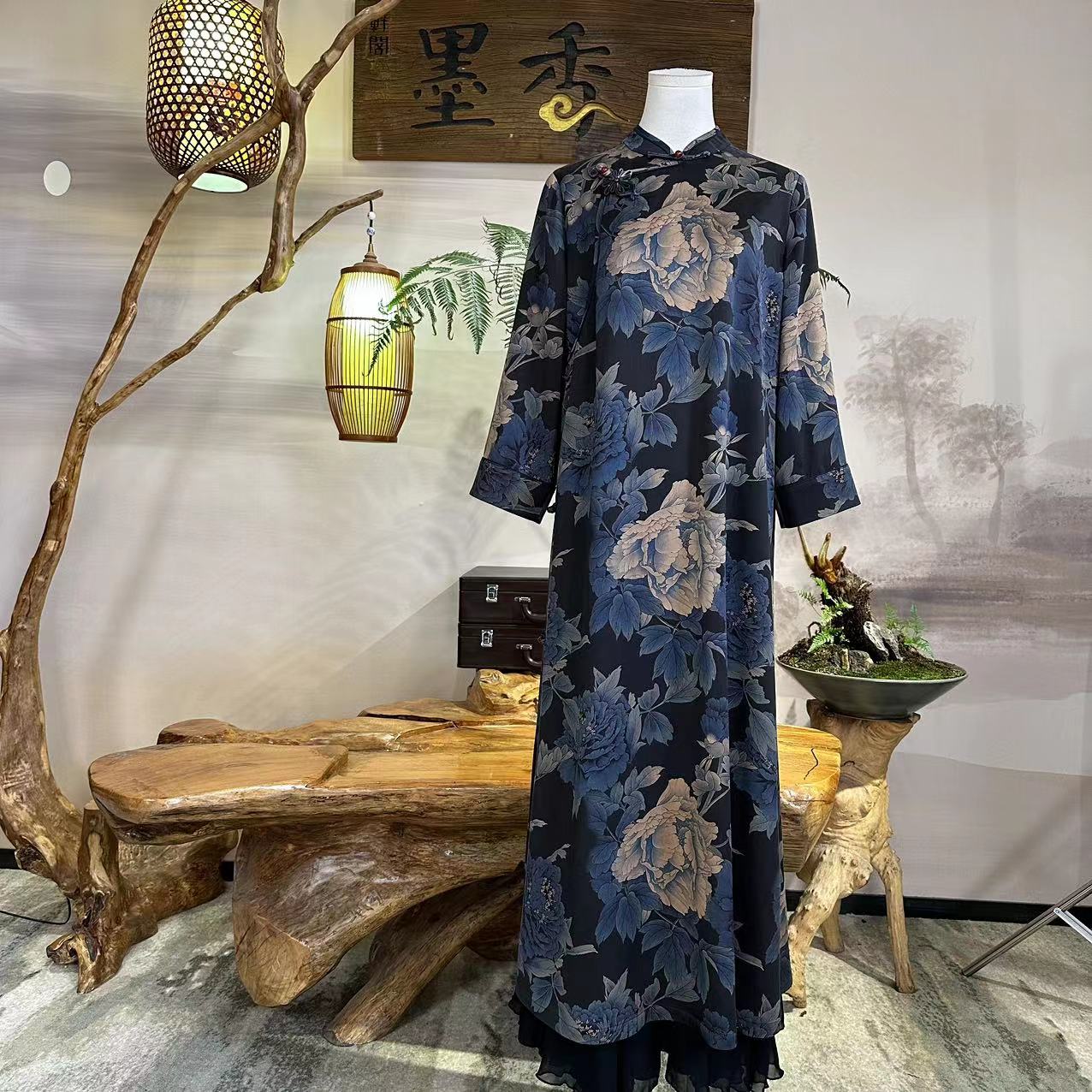 XuanGeMoXiang/轩阁墨香连衣裙 长款 时尚大气 MX661149 70姆米