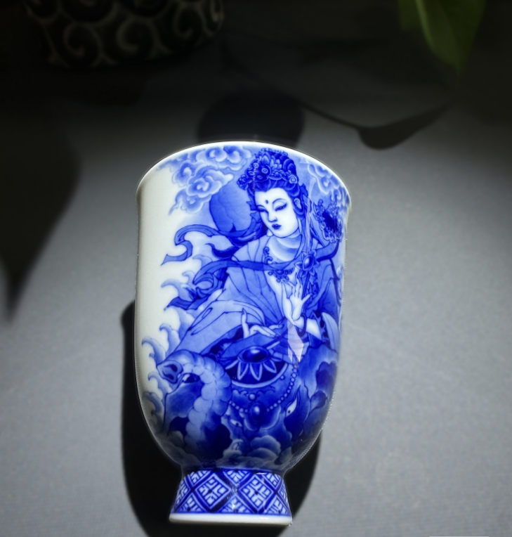 青花普贤菩萨铃铛杯