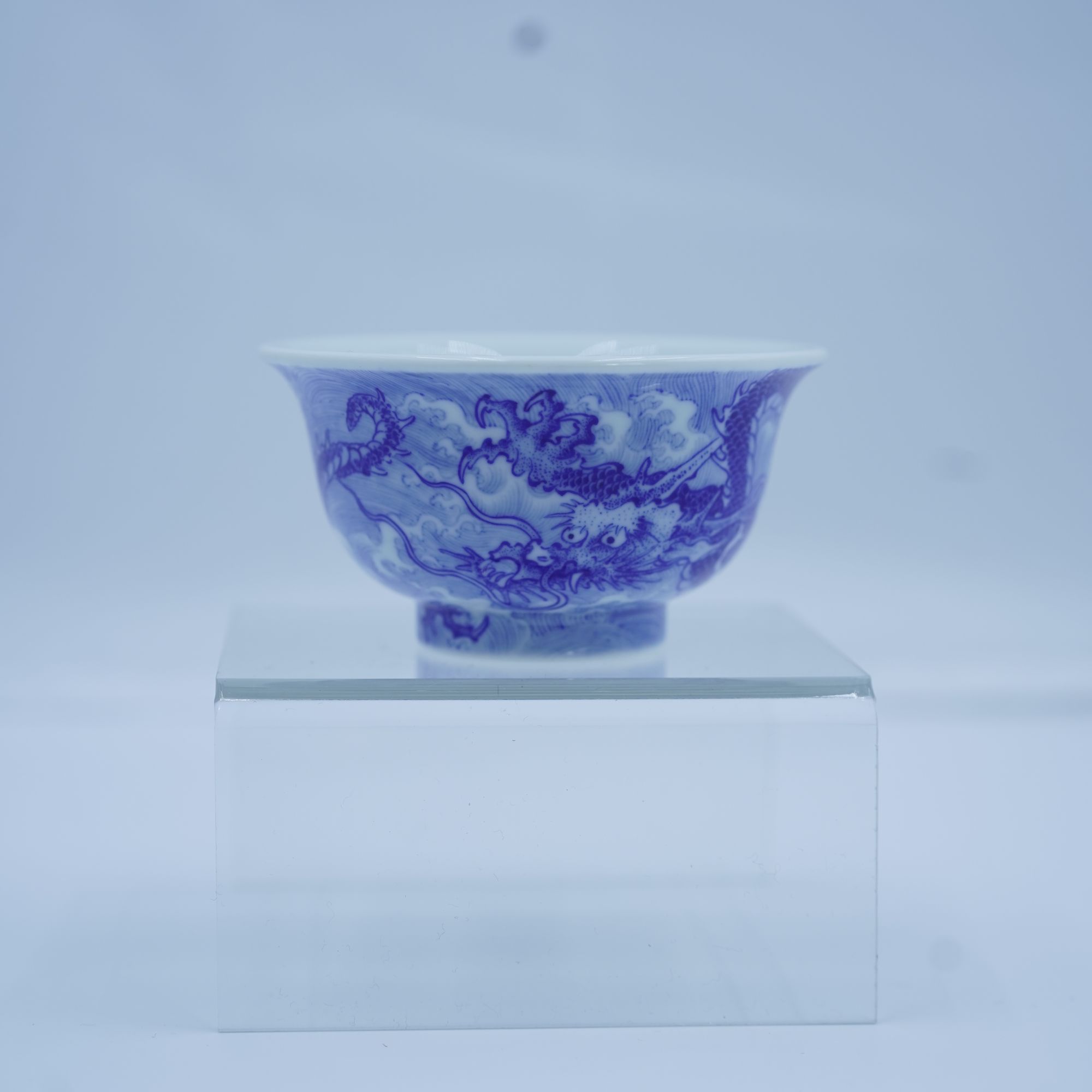  观辰青花陈容海水龙压手杯