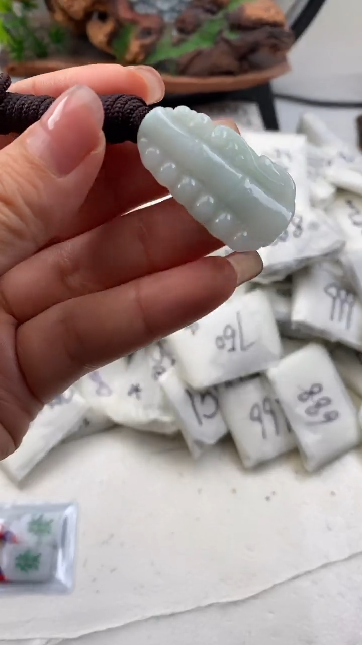 【闪购商品】翡翠颈饰未镶嵌竹节微瑕