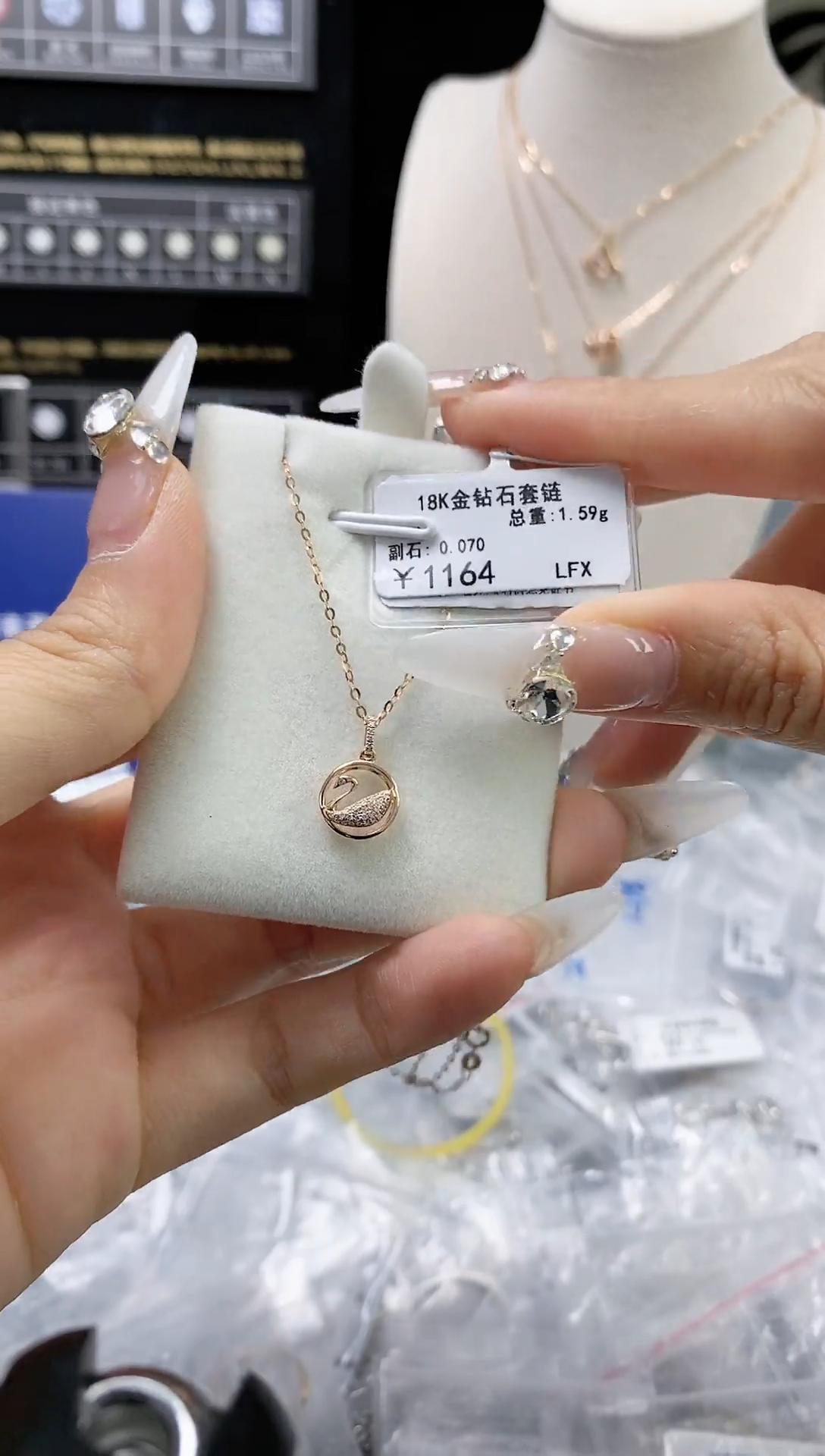 【闪购商品】钻石套链18K金镶嵌112900