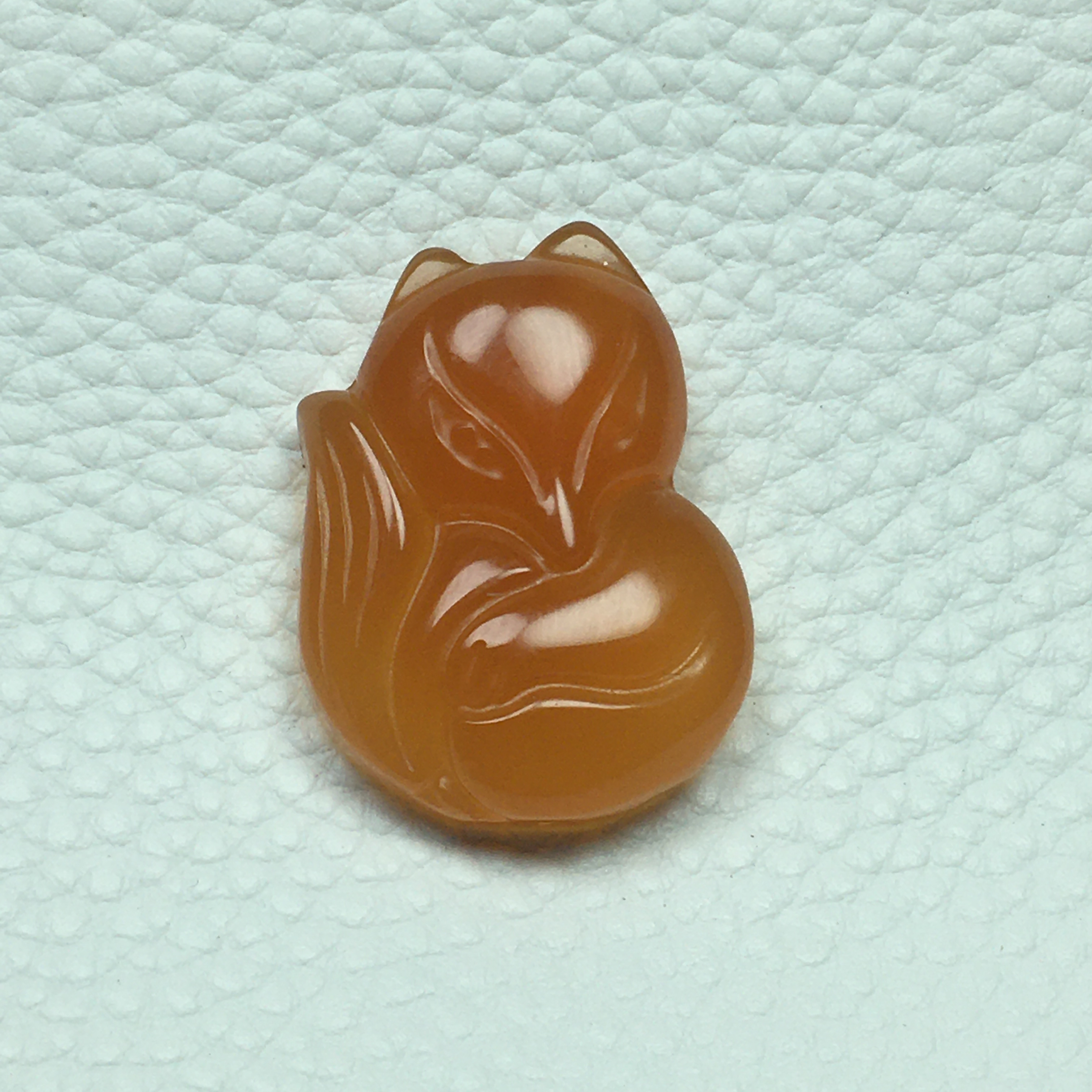 天然玛瑙玉随时尚百搭小狐狸挂件多样性发货