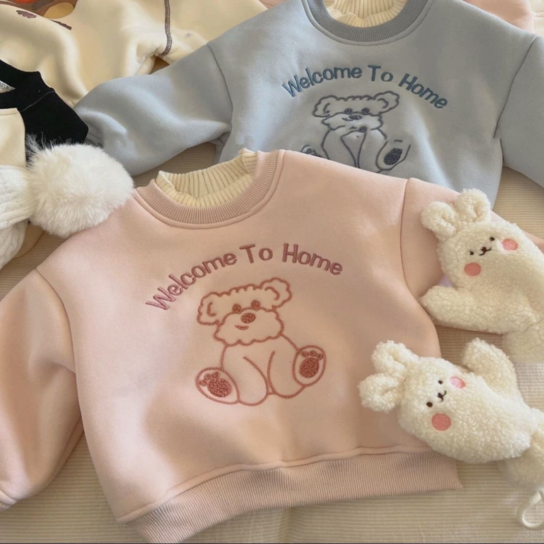 洋气女中小童休闲圆领加厚上衣2023冬季女童可爱卡通印花加绒卫衣