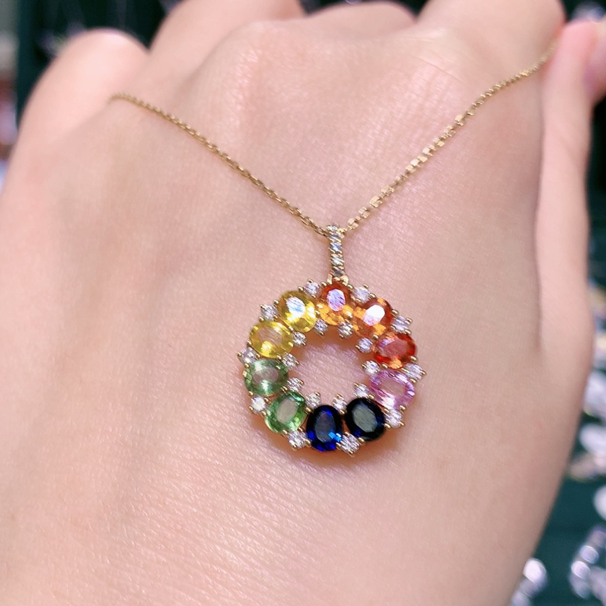 【闪购商品】彩色蓝宝石颈饰18K金镶嵌豌***主