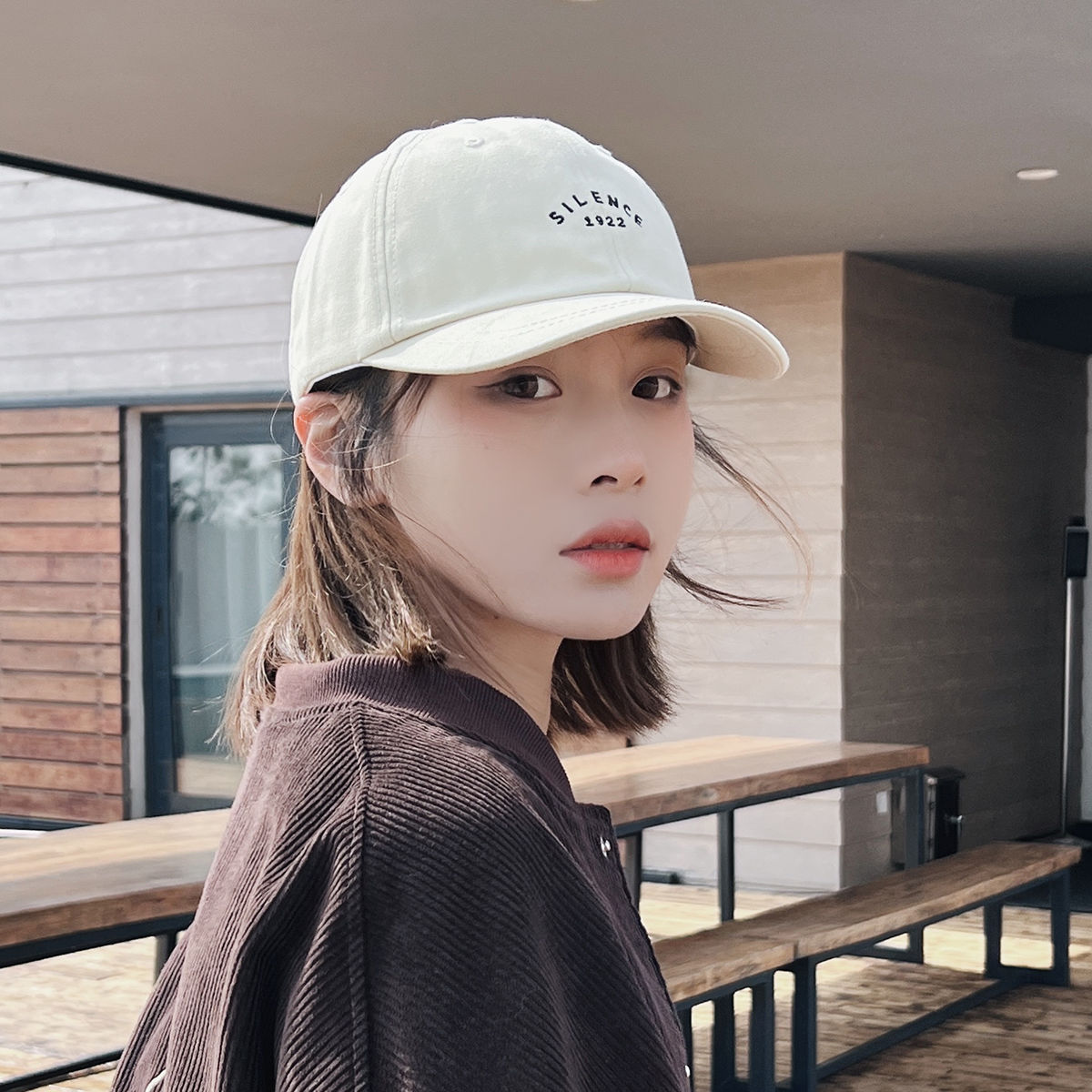 小众短帽檐帽子男女夏季时尚简约百搭鸭舌帽软顶字母棒球帽小头围