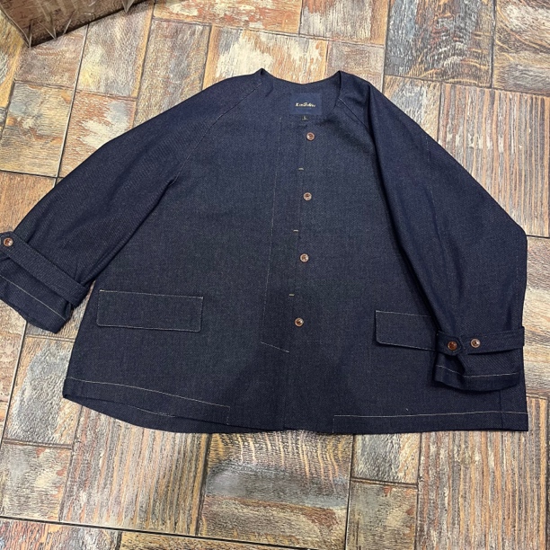 新思维牛仔圆领外套，上身舒服舒适，百搭休闲，时尚潮流与众不同