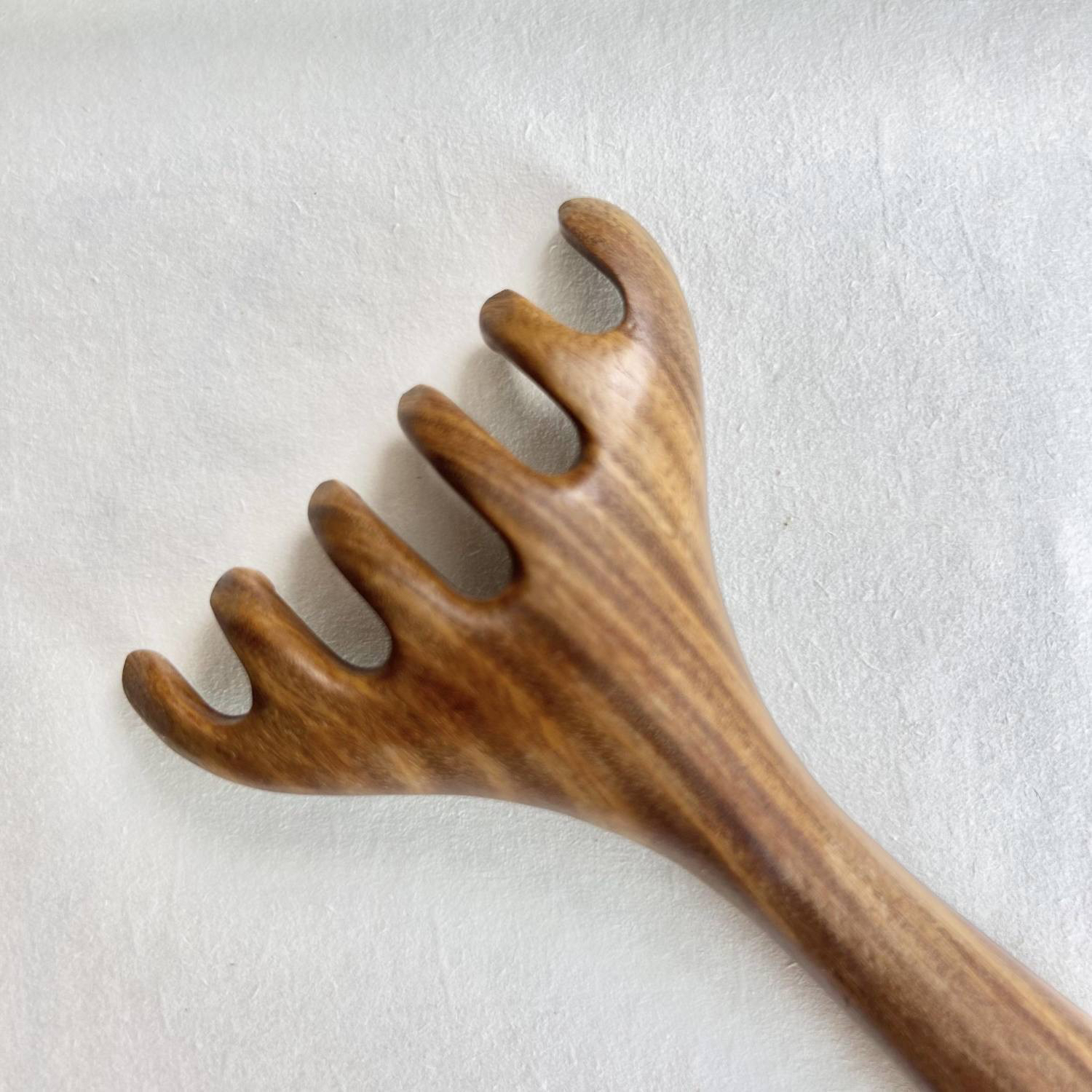 新款绿檀按摩梳经络五爪梳两用鼻刮鹿角青蛙梳耙子长柄头疗推拿