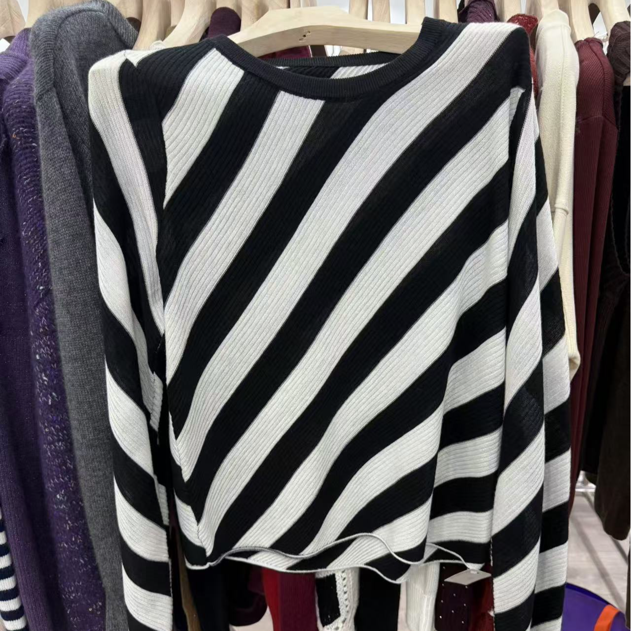 秋款毛衣  黑白双色搭配款