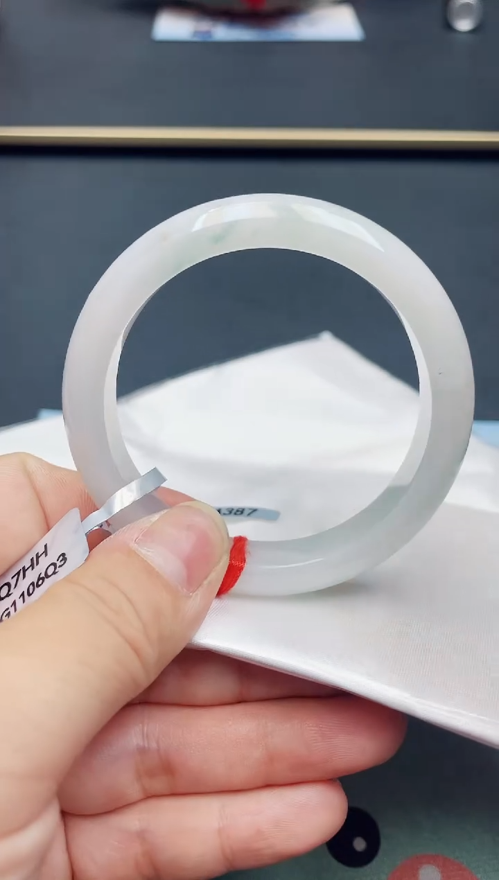 【闪购商品】翡翠手镯未镶嵌天然A货53.5