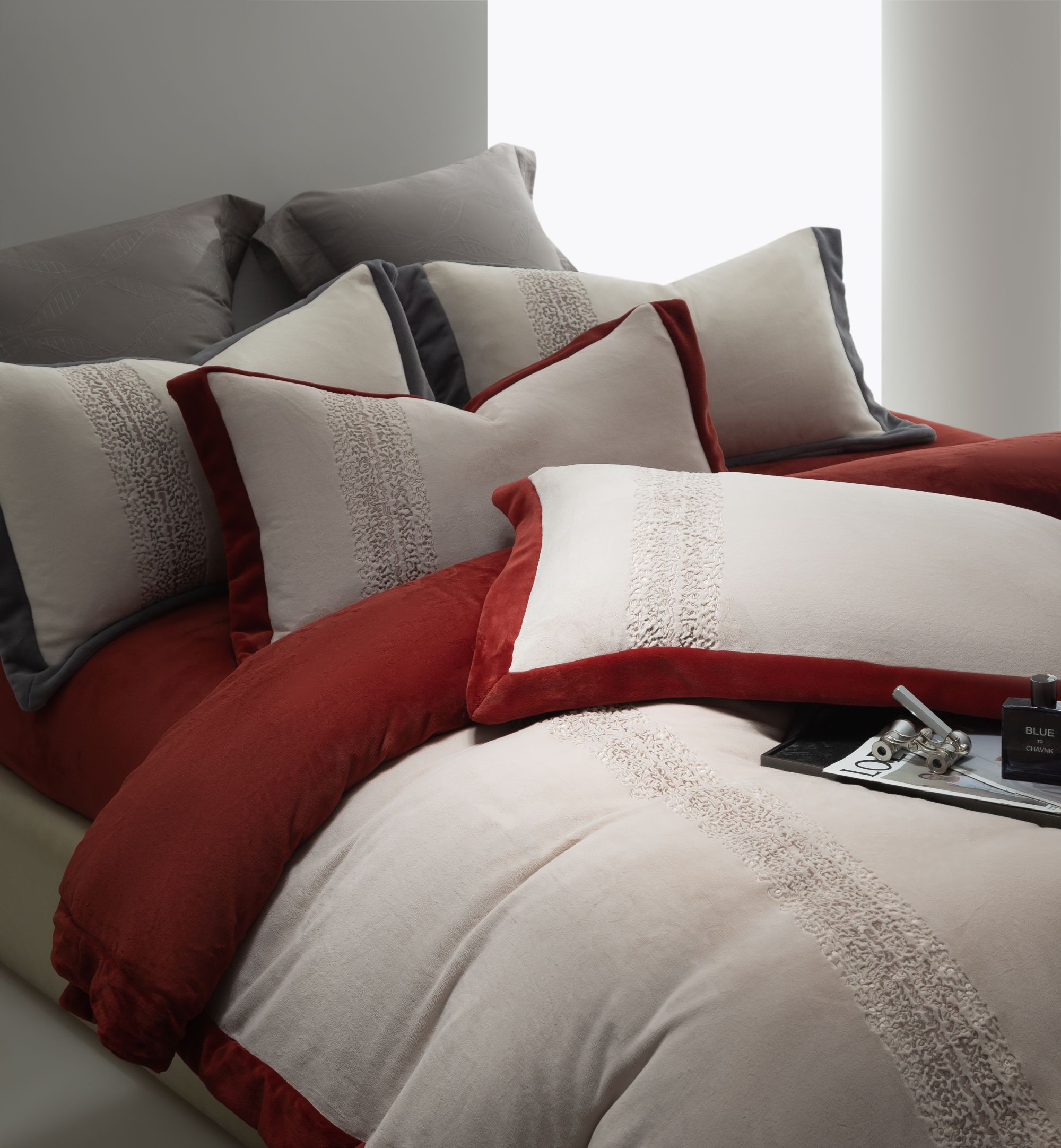 《SANAYA  奢奈娅》《奢绒系列   曼迪》 专柜简约刺绣    四件套.