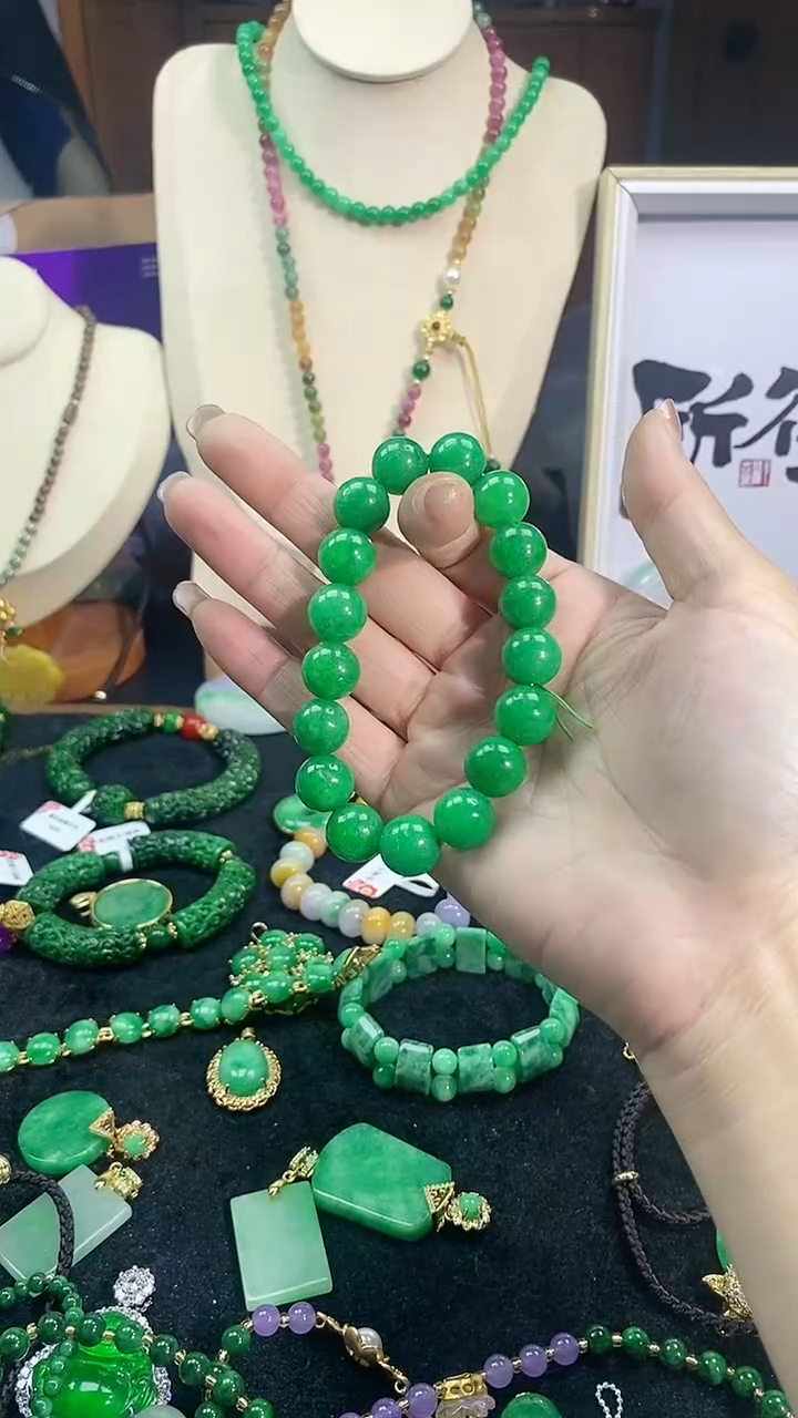【闪购商品】翡翠颈饰未镶嵌辣绿手串10