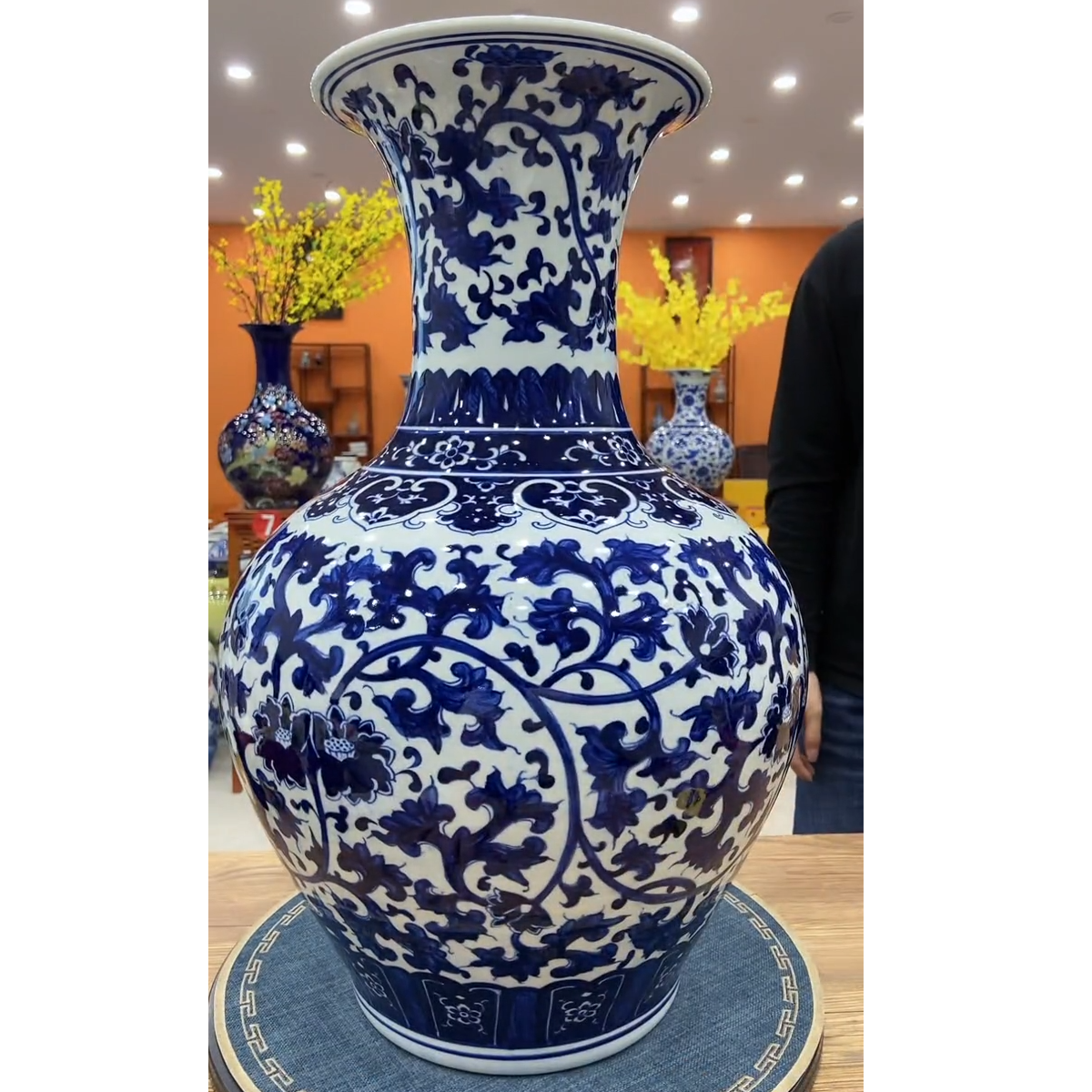 鸿轩景德镇陶瓷花瓶新中式客厅电视柜摆件手绘大号青花富贵莲赏瓶