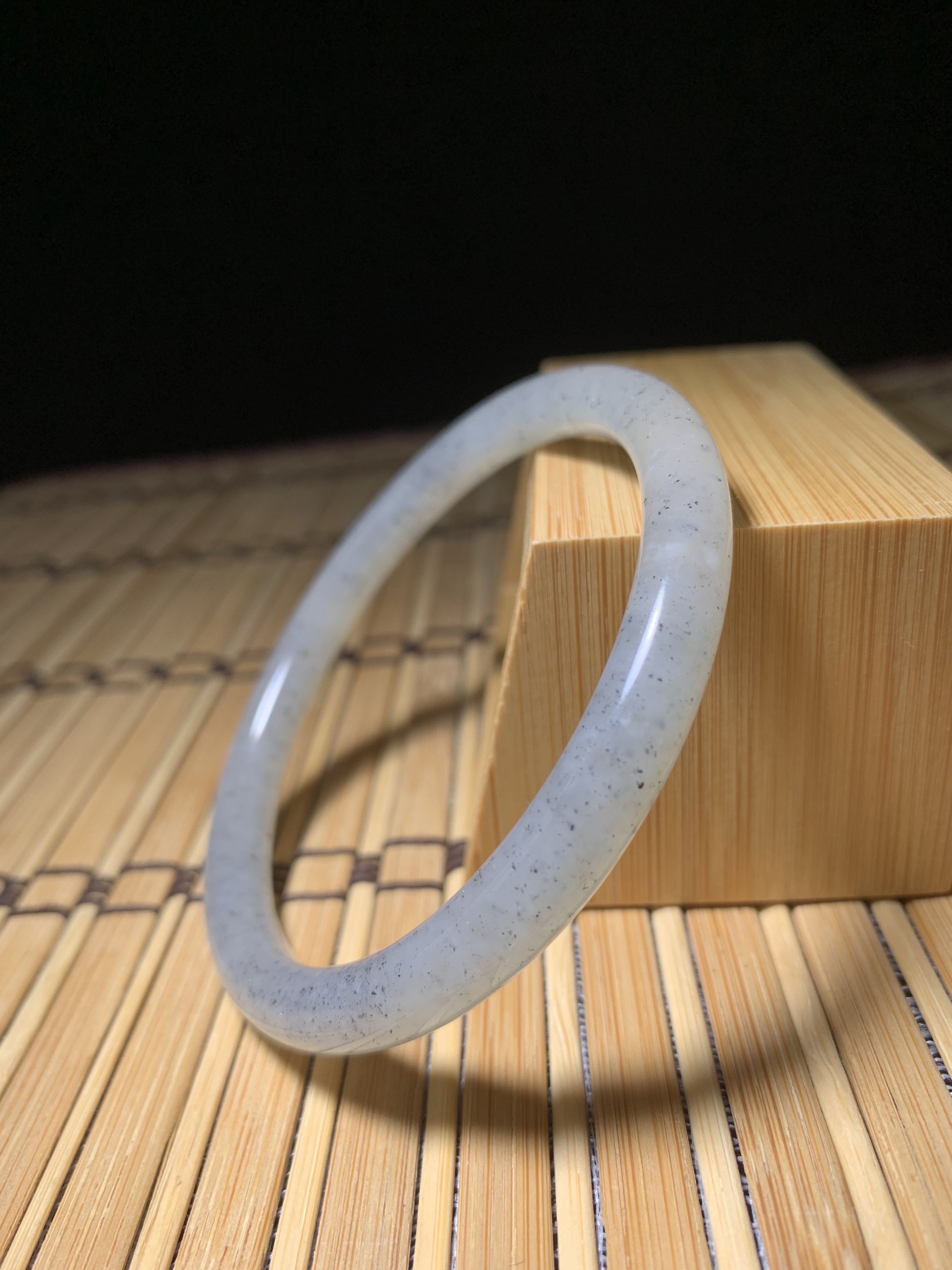 新疆和田玉点墨青花手镯意境送人佳品