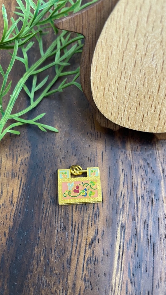 唯金珠宝 足金精工高温烧蓝锁包吊坠