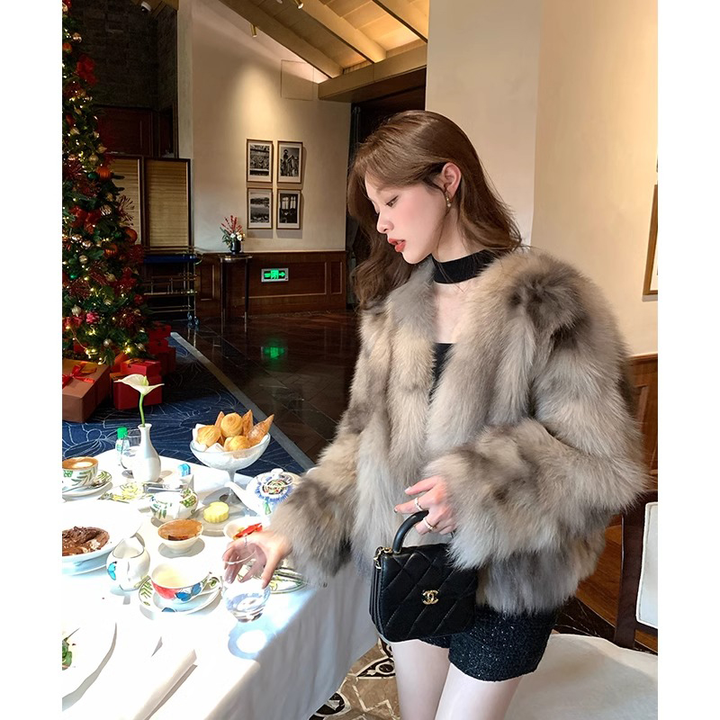 2024秋冬新款时尚年轻款维多利亚毛毛外套常规款时尚33517#