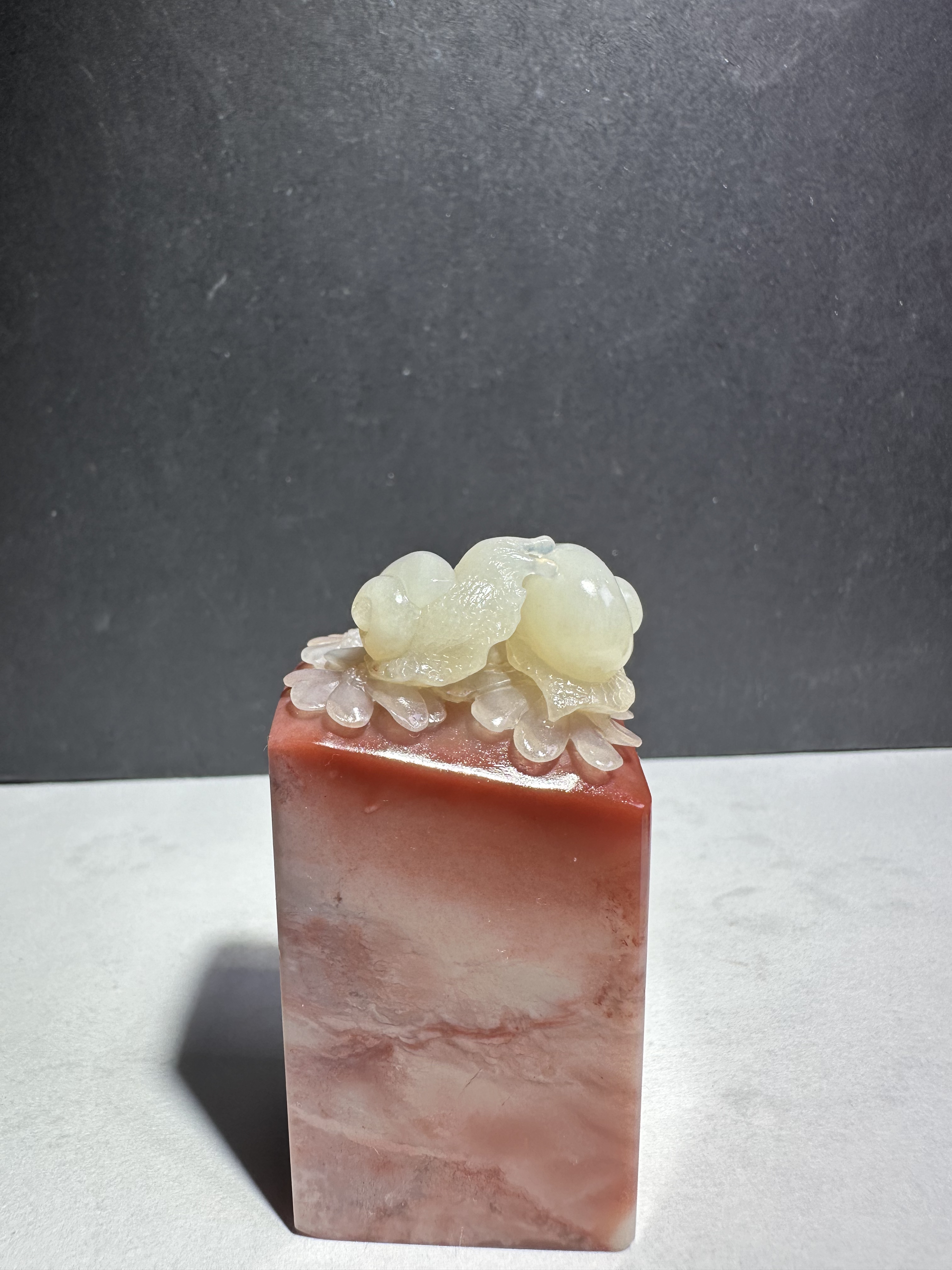 老挝石雕刻（俩只小蜗牛）