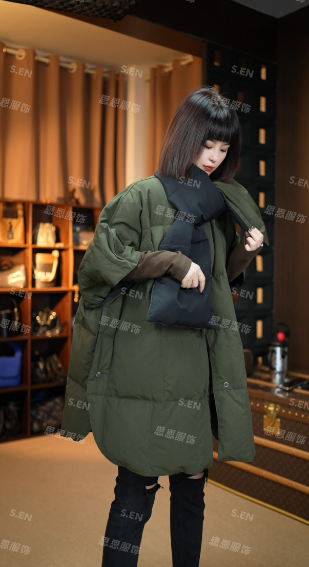 【思恩】2025冬季新款欧洲站时尚两面可穿带围巾中袖羽绒大马甲女