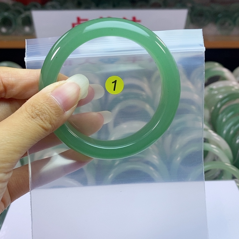 【闪购商品】石英质玉手镯未镶嵌守***门57
