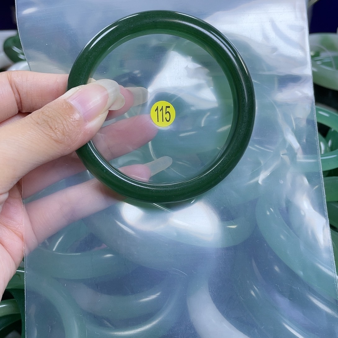 【闪购商品】石英质玉手镯未镶嵌59