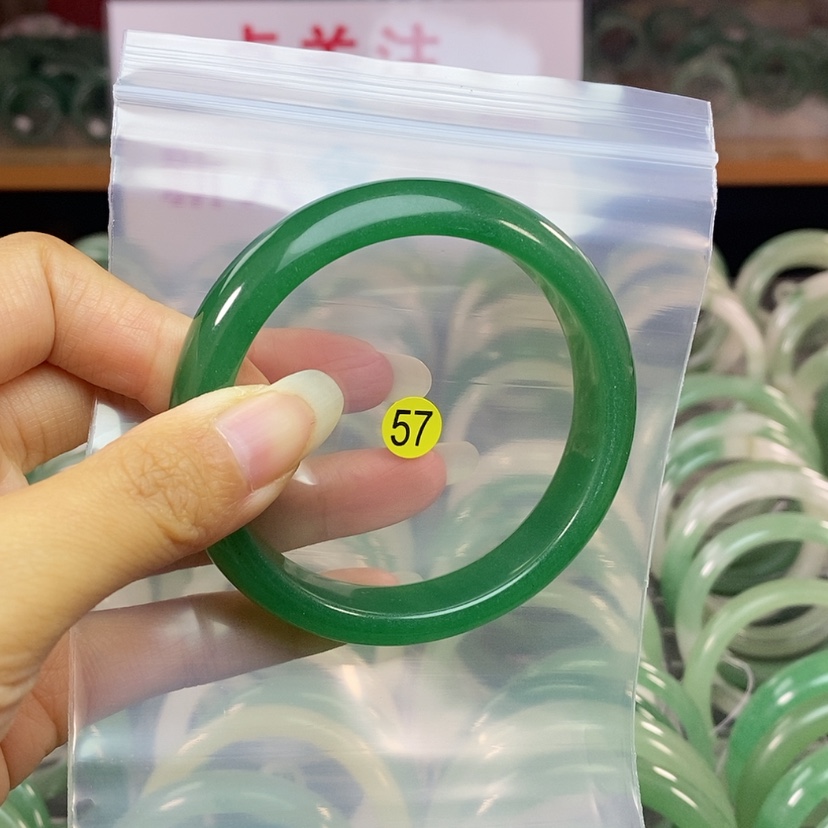 【闪购商品】石英质玉手镯未镶嵌60
