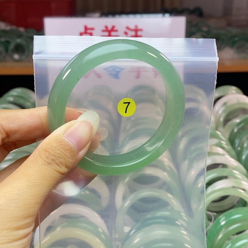 【闪购商品】石英质玉手镯未镶嵌58