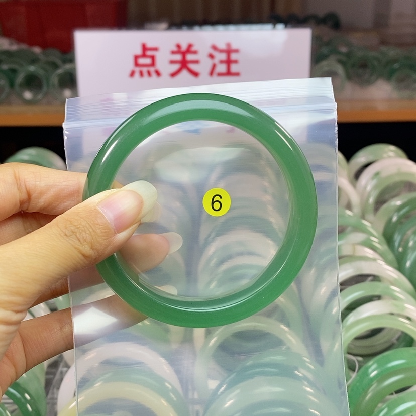 【闪购商品】石英质玉手镯未镶嵌64