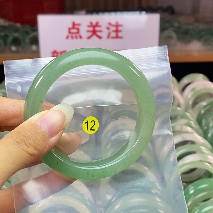 【闪购商品】石英质玉手镯未镶嵌56