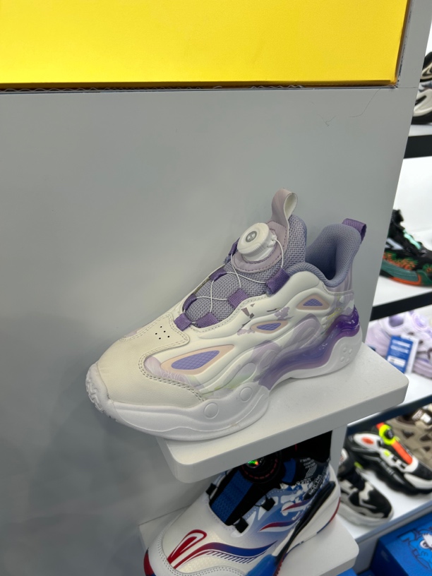 2024春季新款旋转纽扣系列运动鞋货号17013紫色