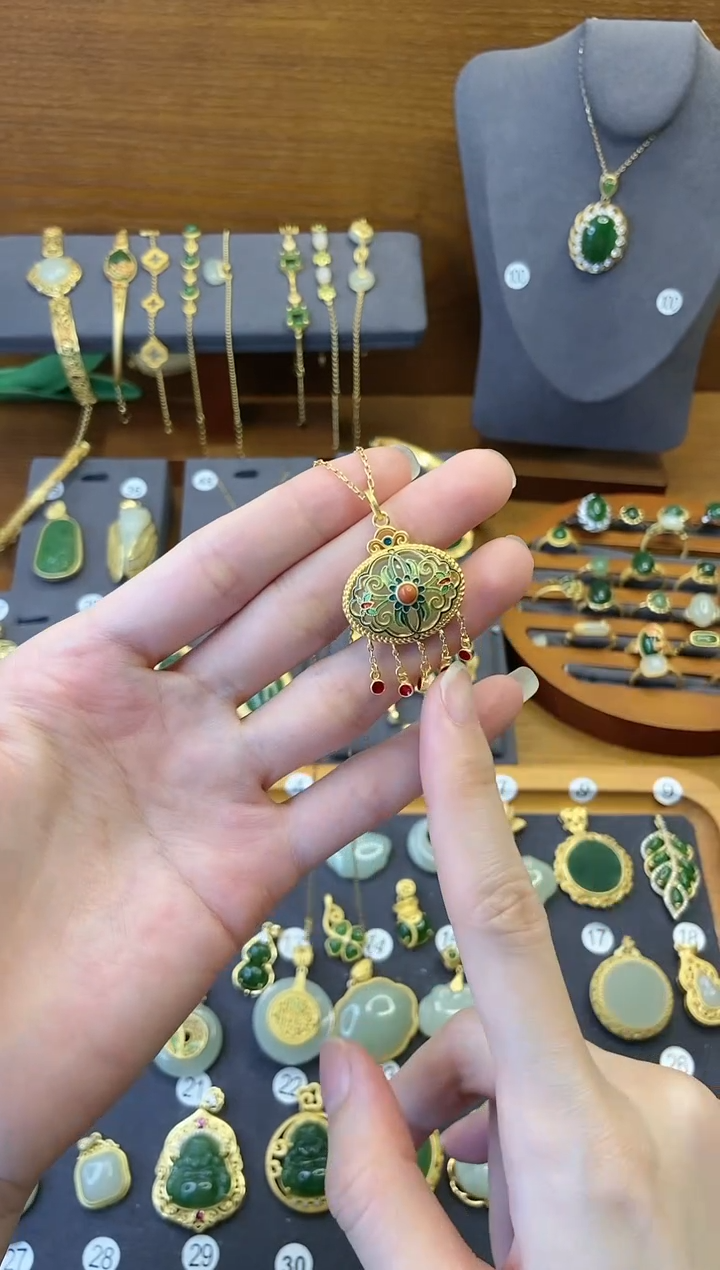 【闪购商品】和田玉吊坠(赠链)未镶嵌1