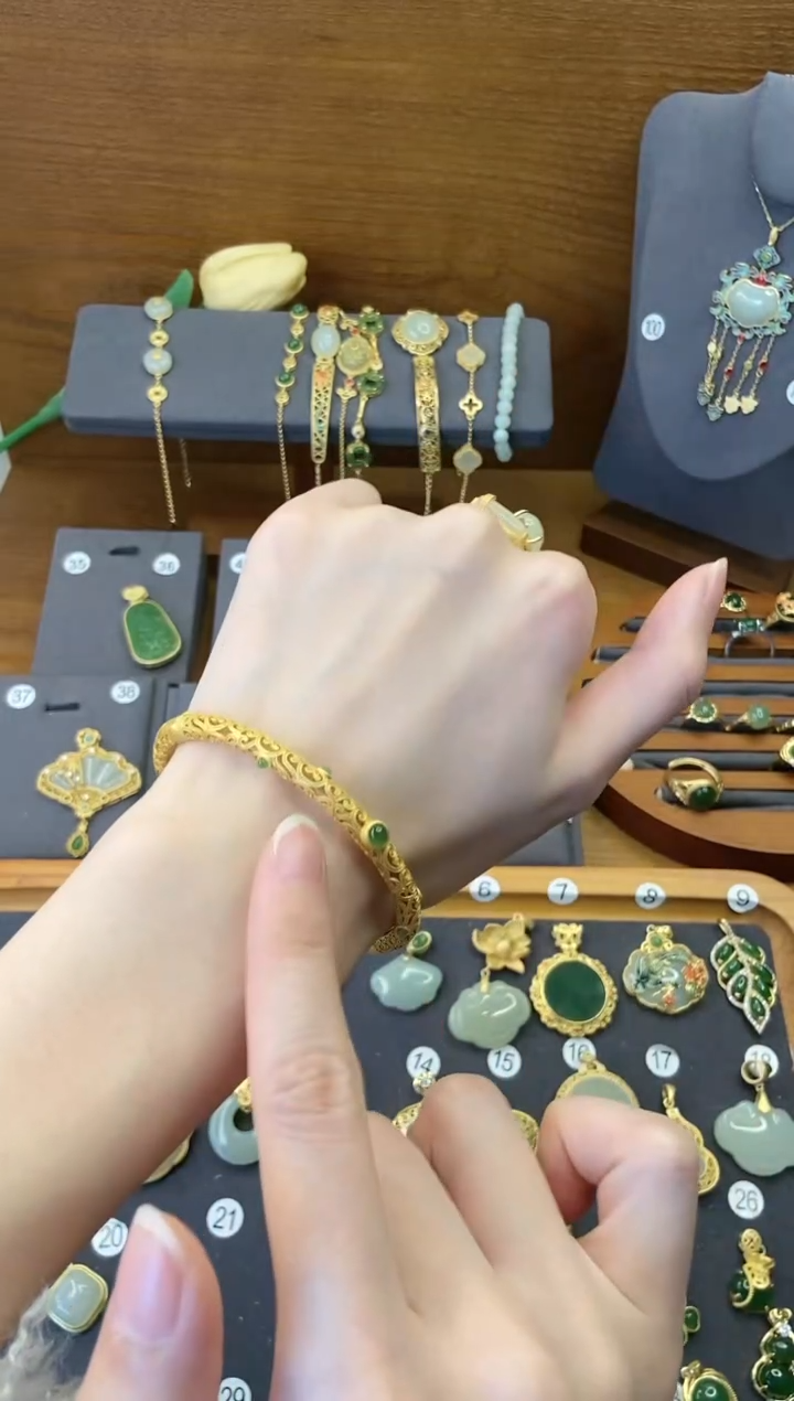 【闪购商品】和田玉手镯未镶嵌1