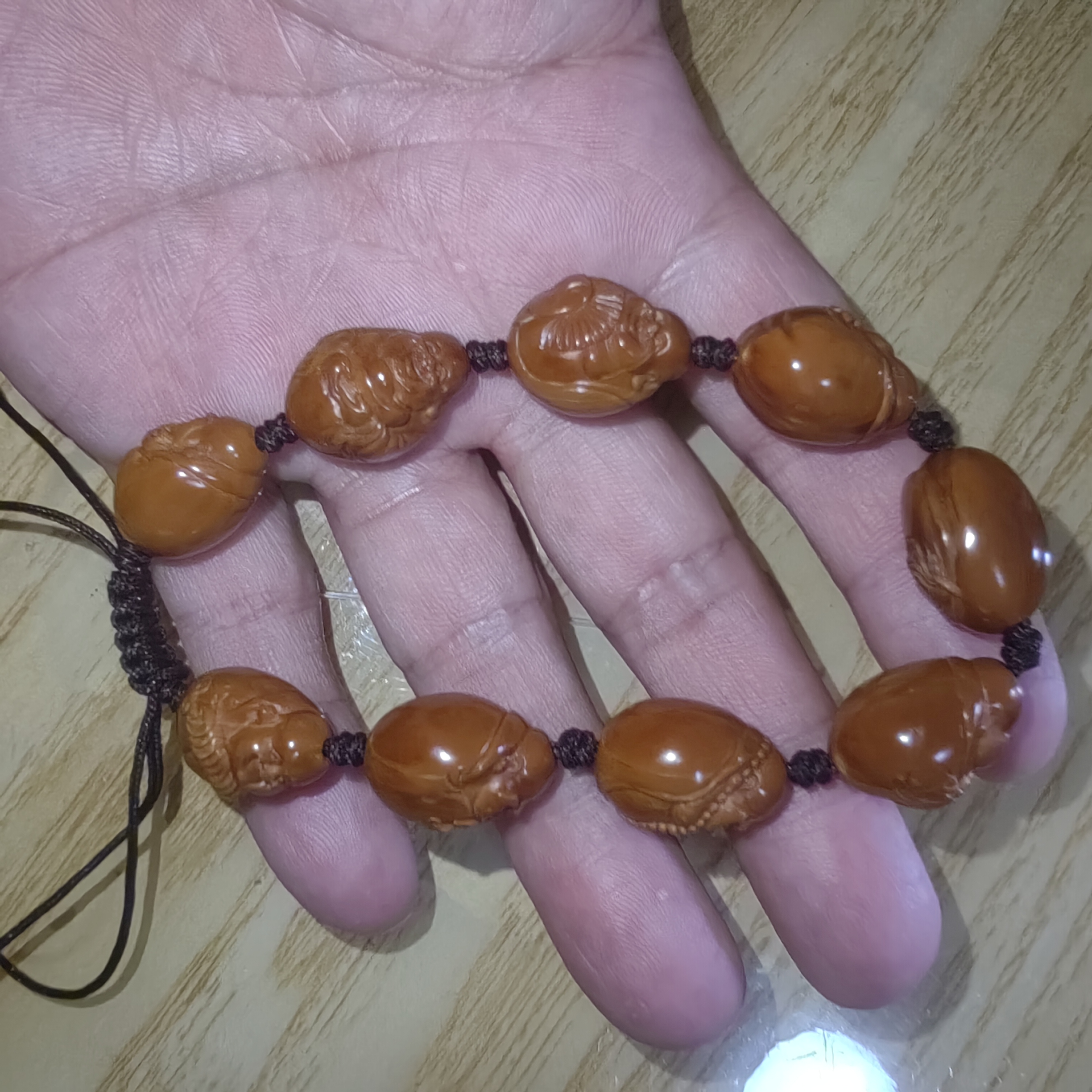 精品橄榄核雕小弥勒