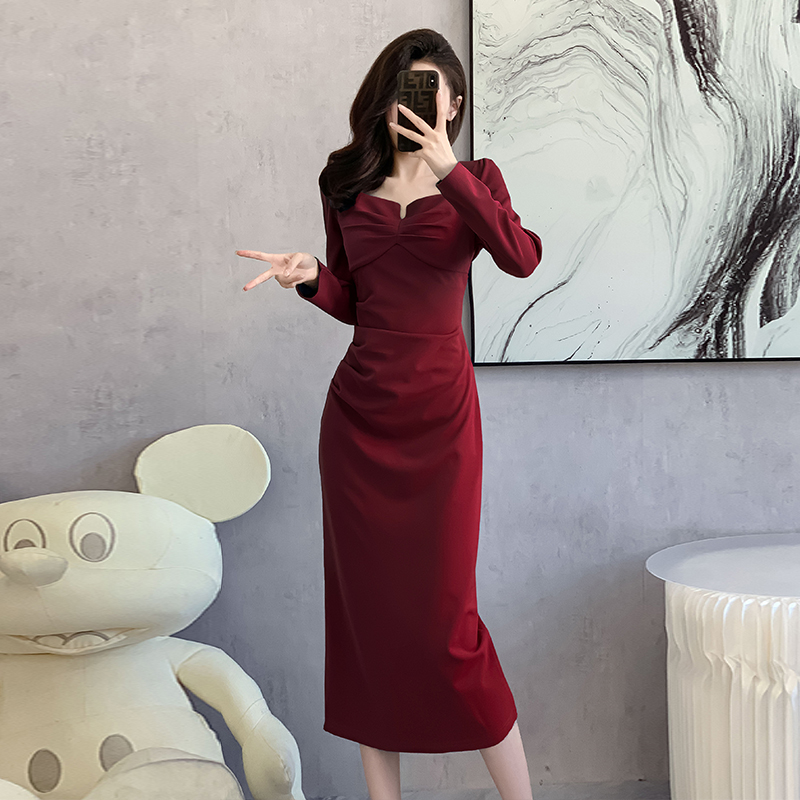 2024春季新款高冷御姐风绝美小裙收腰褶皱独特气质长款修身连衣裙