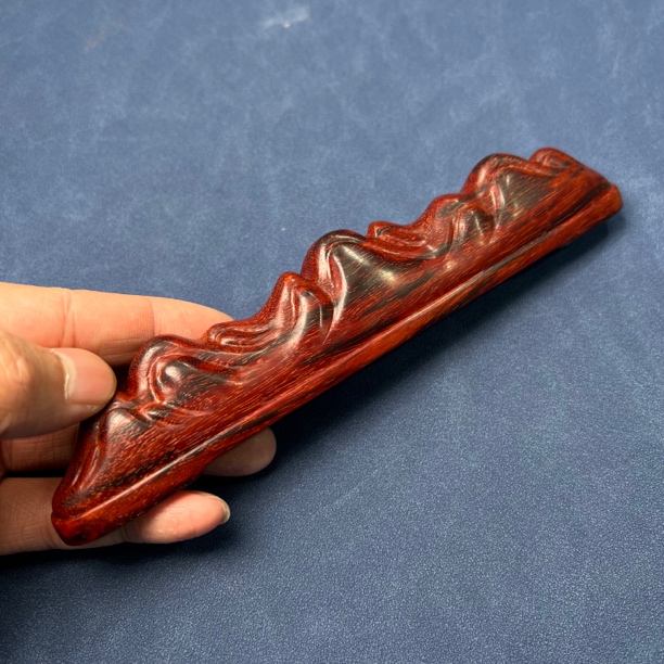 手工雕刻紫檀笔架山手把件