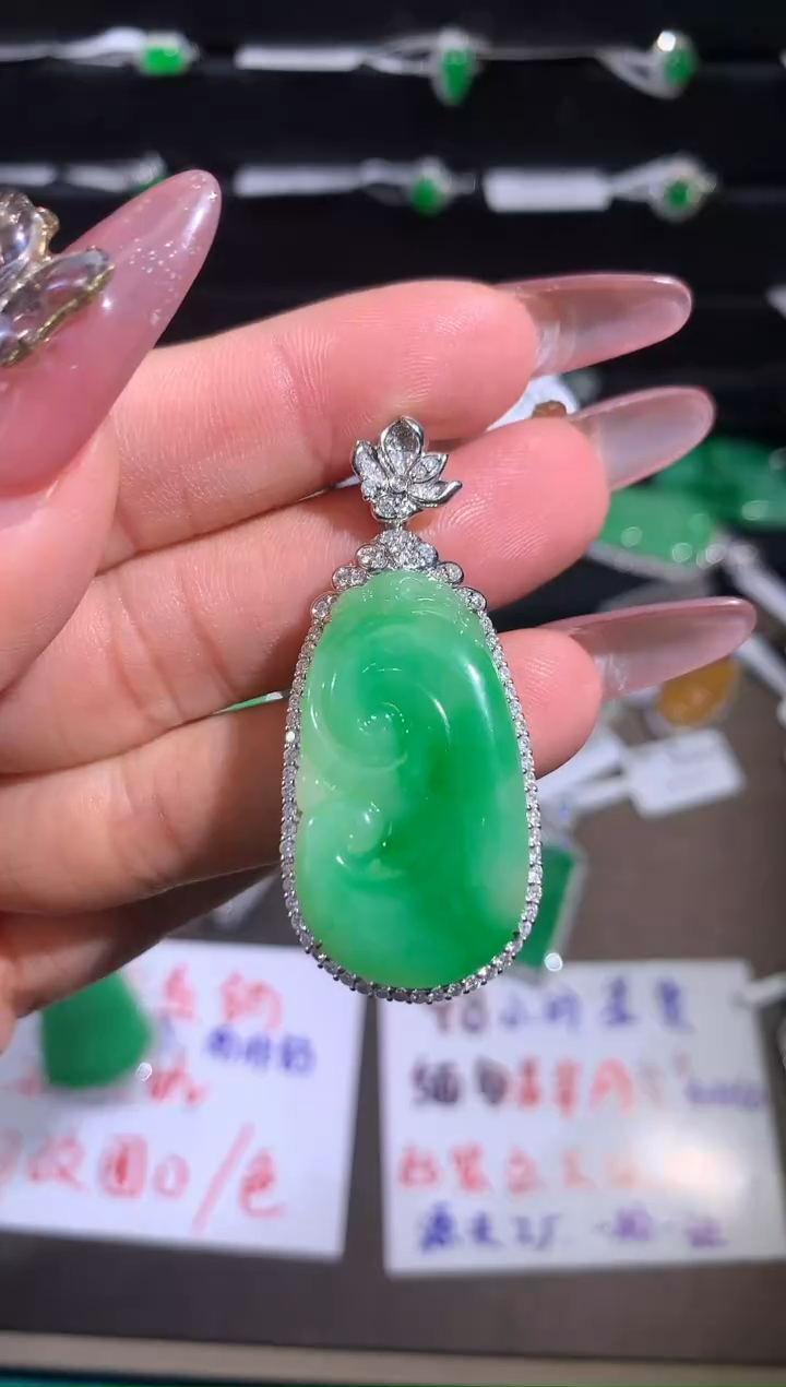 【闪购商品】翡翠颈饰18K金镶嵌如意