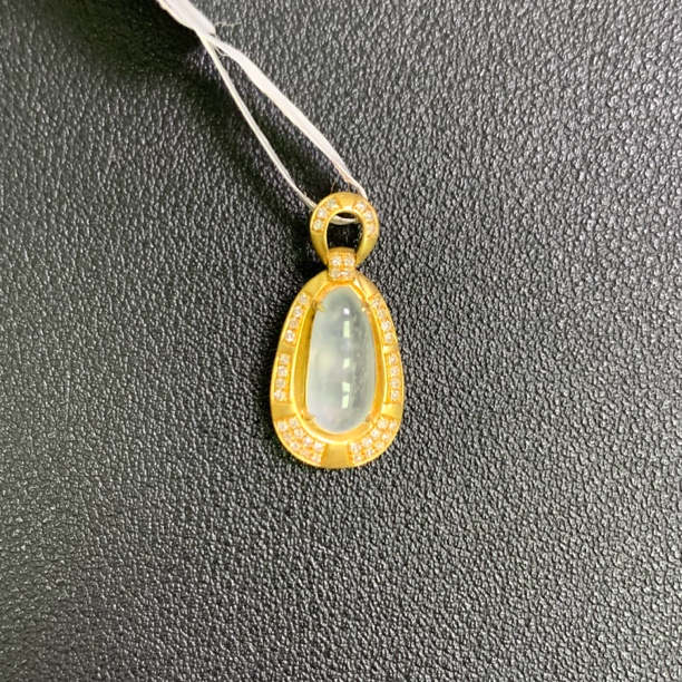 翡翠白冰吊坠18k金满钻豪华镶嵌