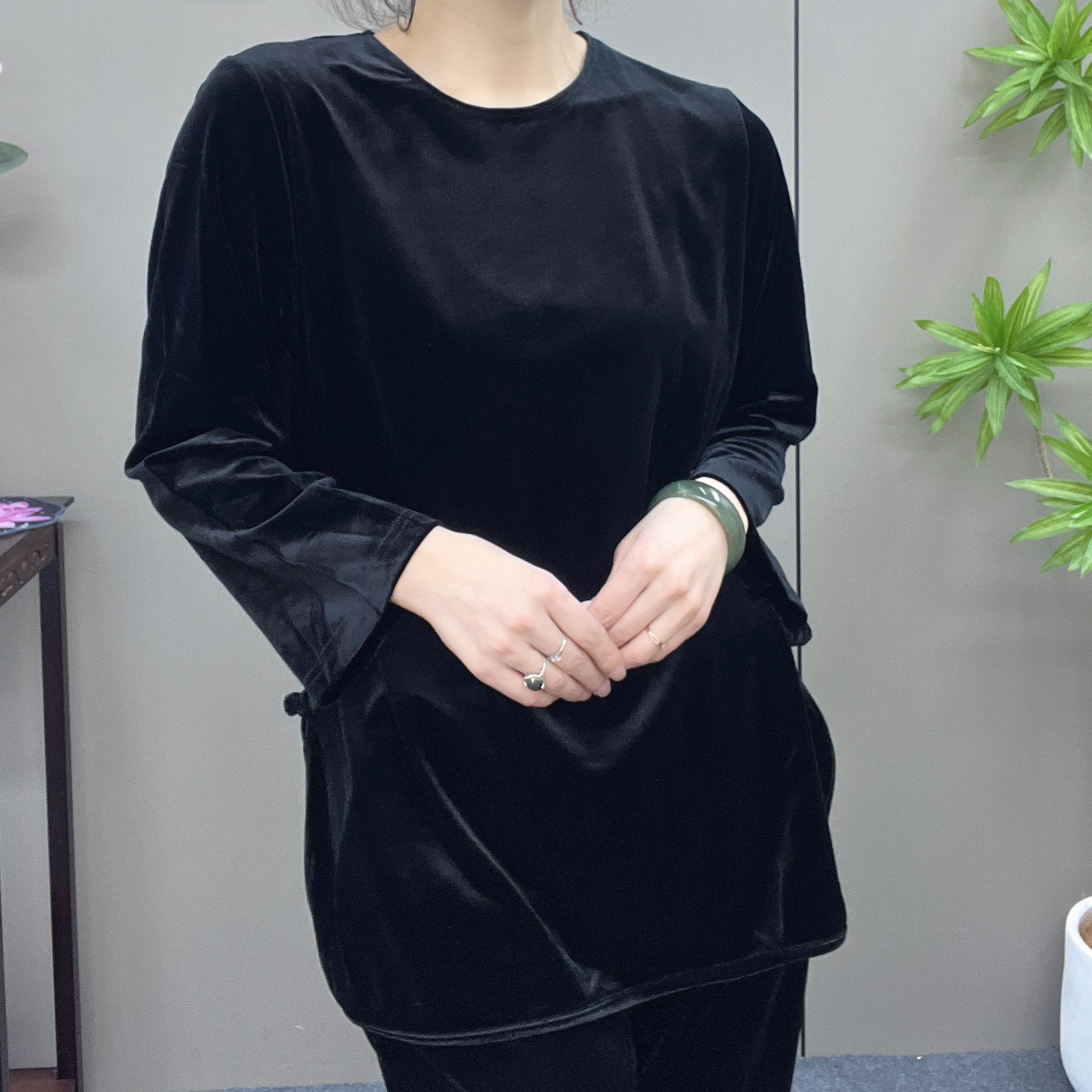 三姐家2024秋冬款新中式丝绒净版盘扣上衣