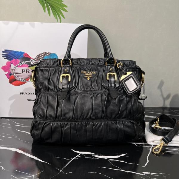 妃鱼/普拉达/95新/包包/市场价18000/240924MM0029