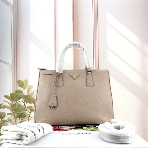 妃鱼/普拉达/95新/包包/市场价38000/241017RN0026