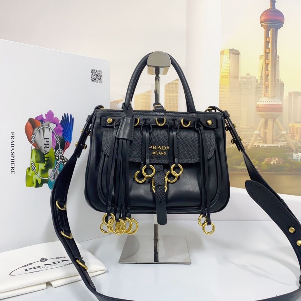 妃鱼/普拉达/95新/包包/市场价18000/241007XZ0020
