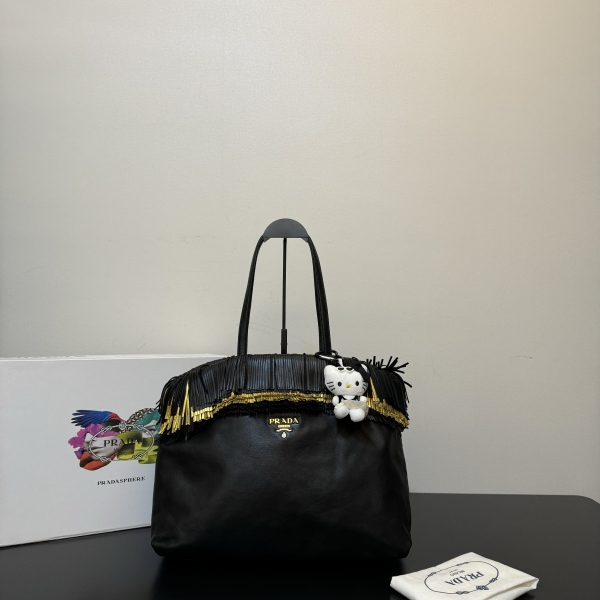 妃鱼/普拉达/95新/包包/市场价15800/241114XZ0018