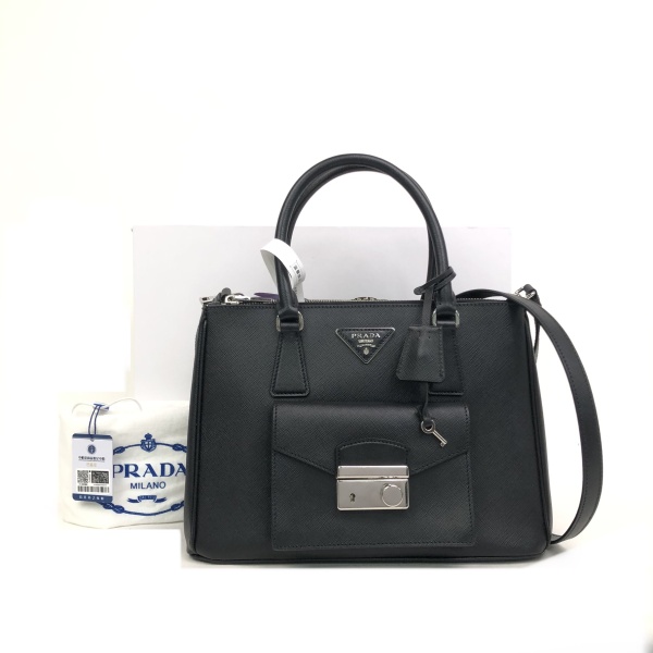 妃鱼/普拉达/95新/包包/市场价17000/240820XZ0029