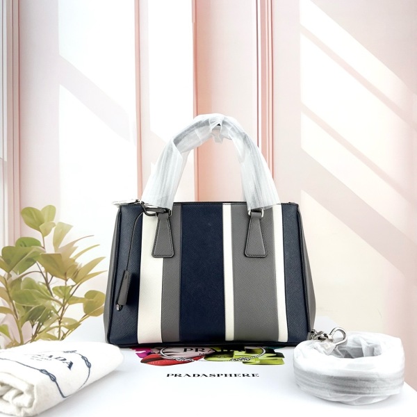 妃鱼/普拉达/95新/包包/市场价28800/241006RN0022