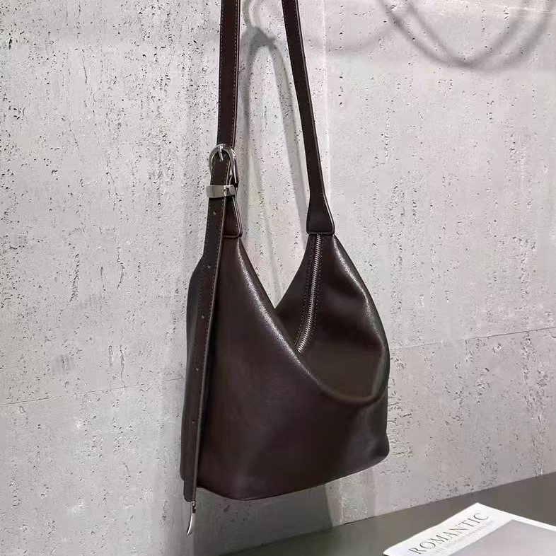 2025新款百豆水桶包休闲百搭黑色简约简约潮流单肩斜挎包包