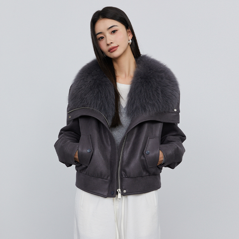 低调老钱 2025秋冬新款90白鹅绒羽绒服女短款狐狸毛毛领24014