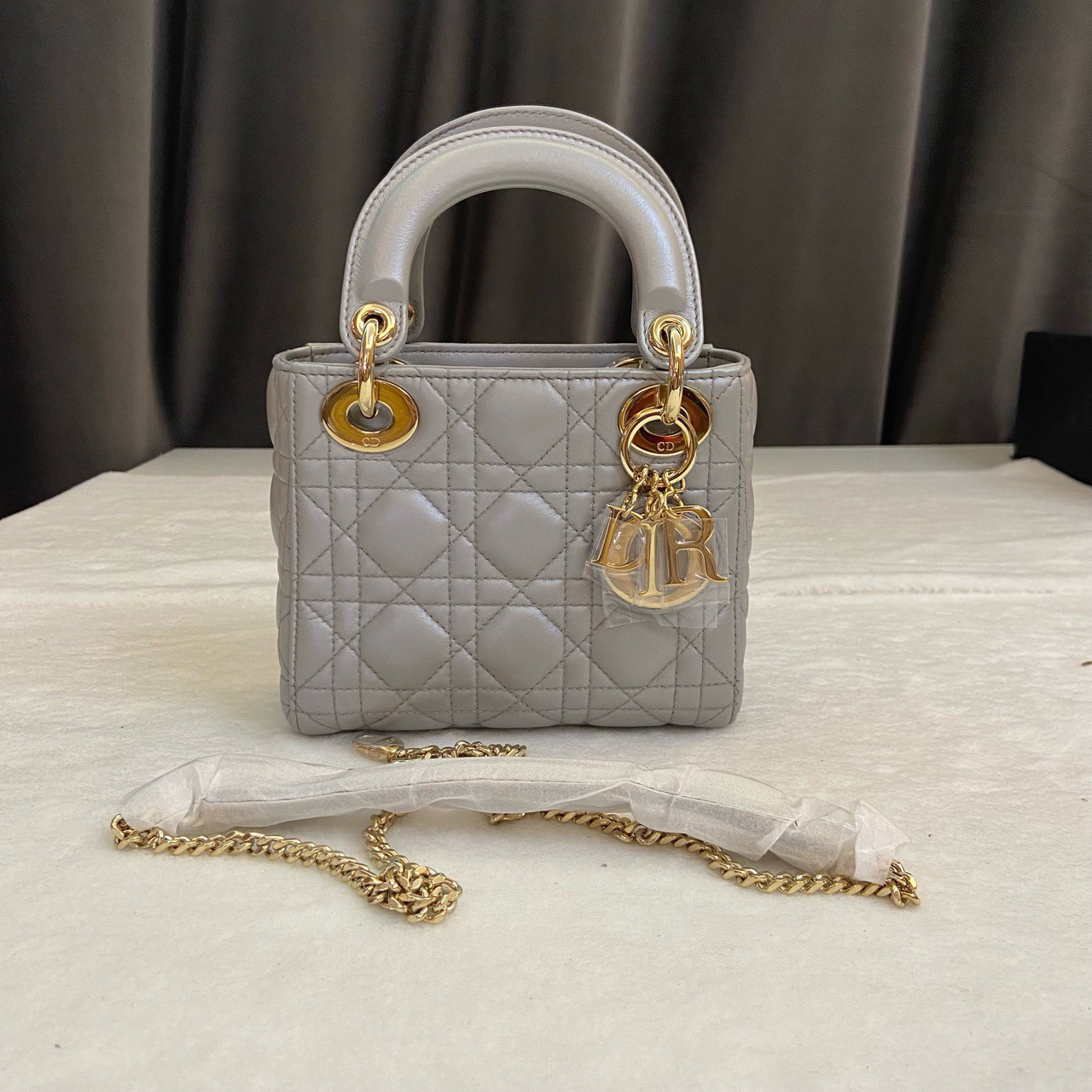 99新 Dior/迪奥 Dior 迪奥三格珠光灰色羊皮金扣18年 99新