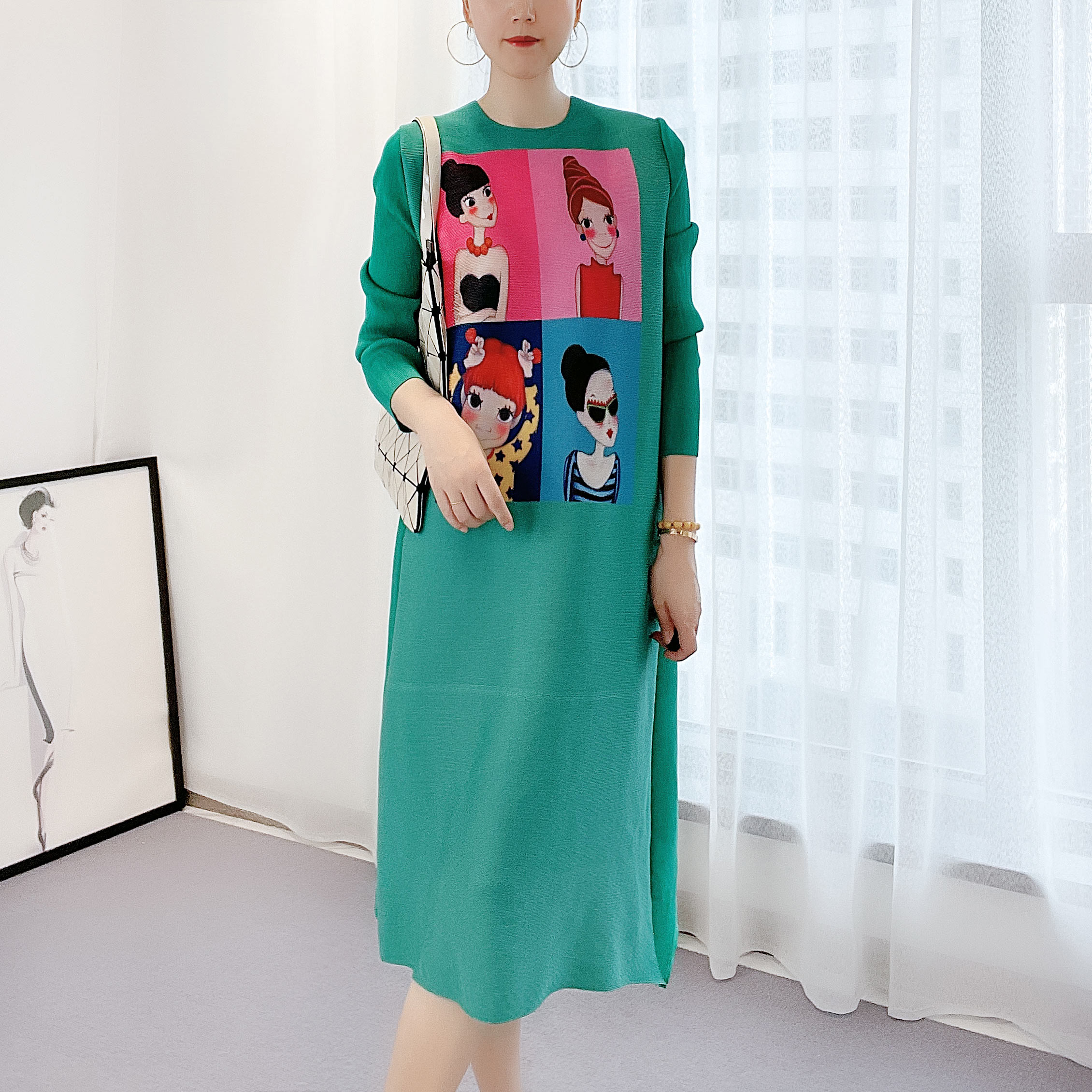 卡通印花连衣裙2025秋冬新款宽松显瘦减龄裙子