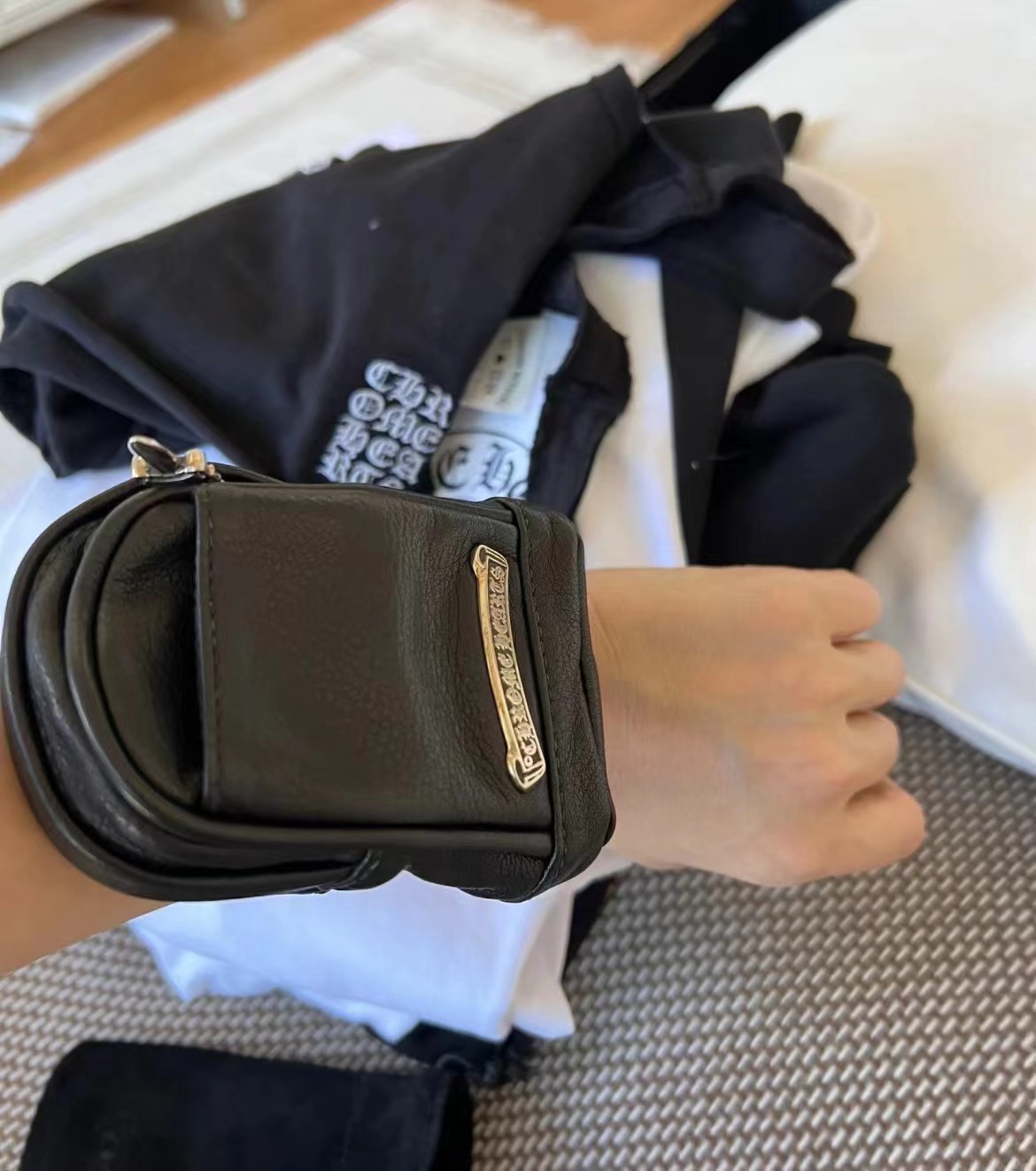 95新  黑黑中古/克罗心 黑色手腕包 8cm 8269323