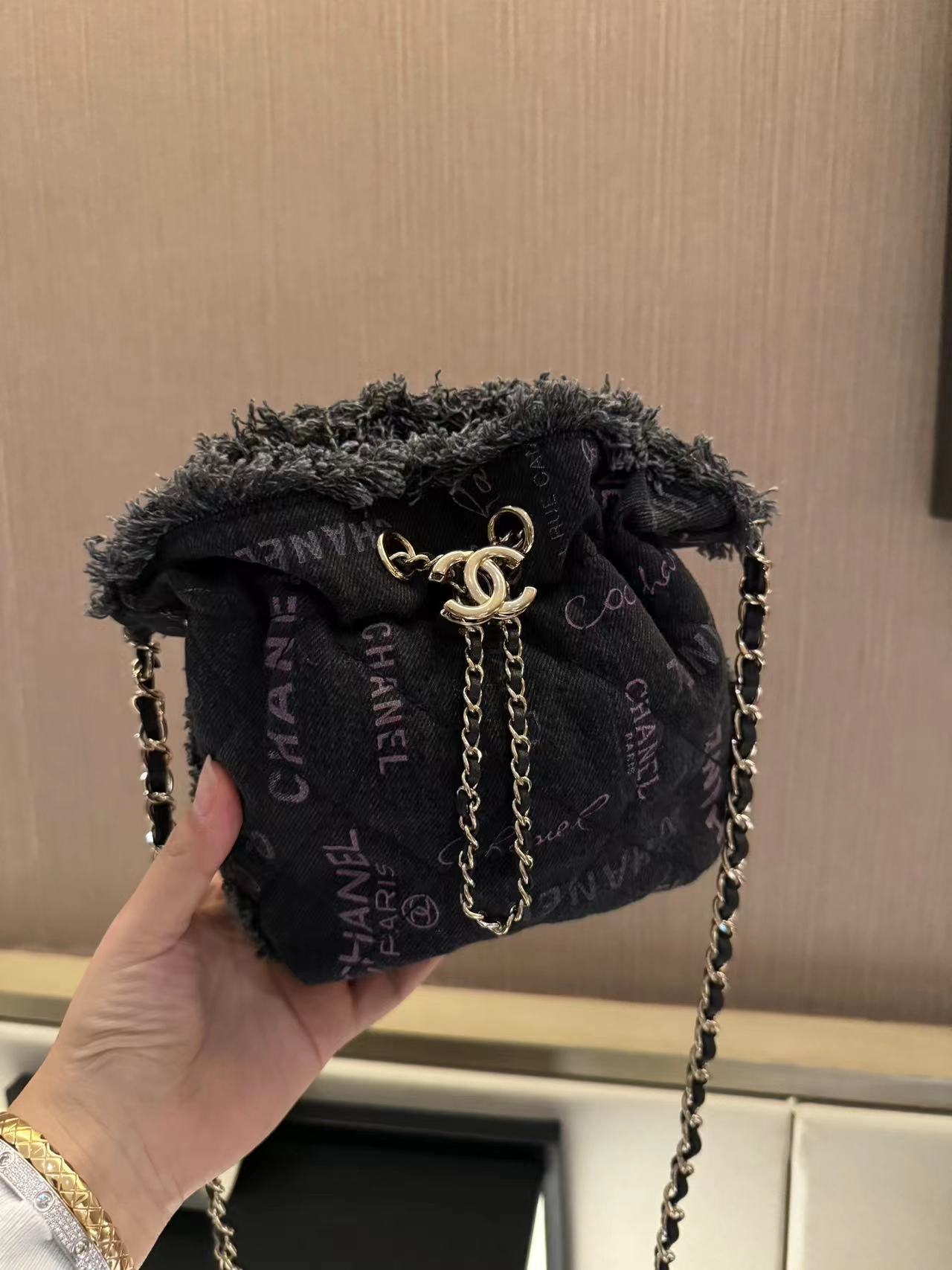 95新  黑黑中古/chanel 22p涂鸦牛仔水桶包