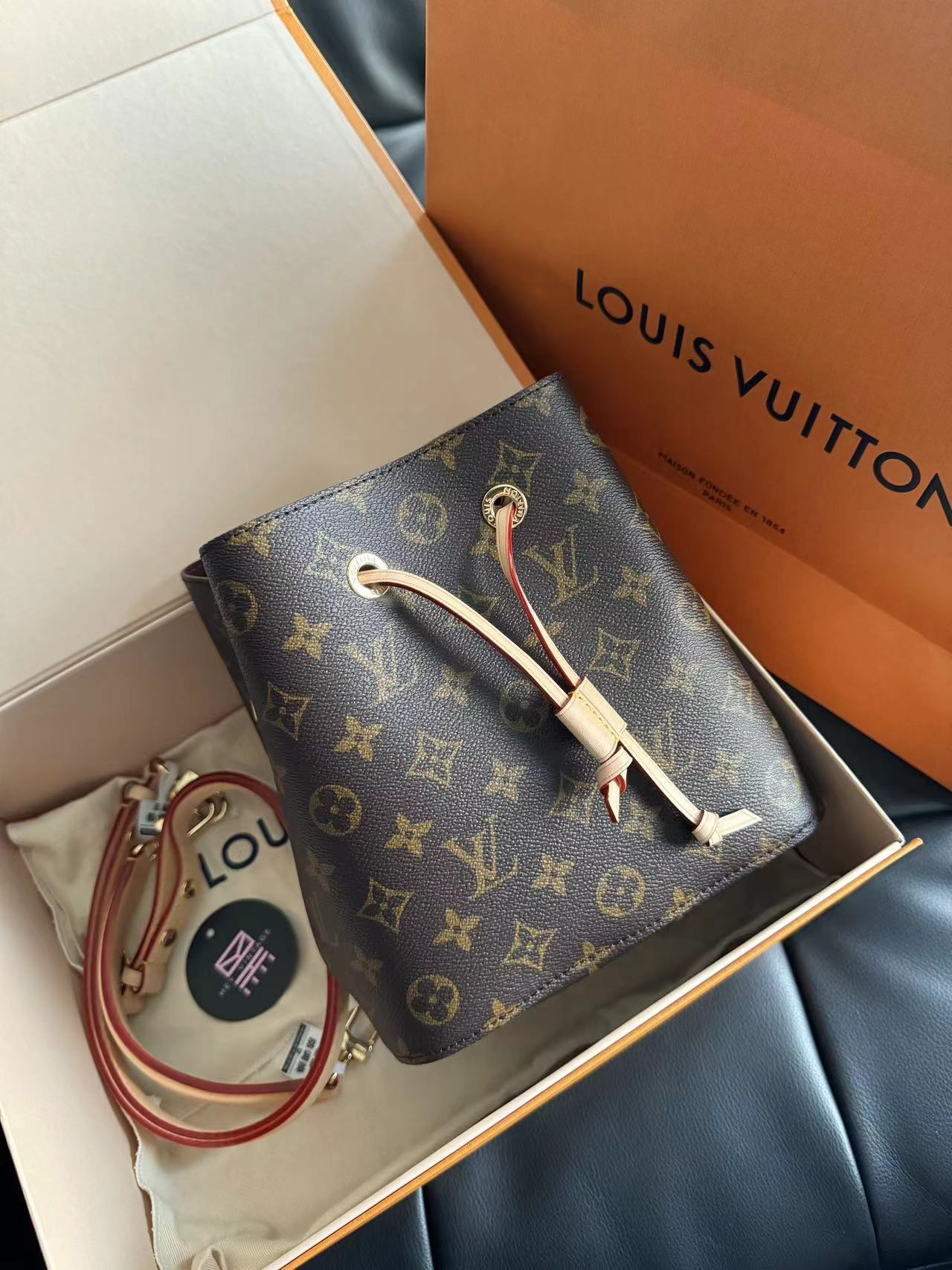 全新未使用 LouisVuitton/路易威登 老花小水桶包 20cm 10450753